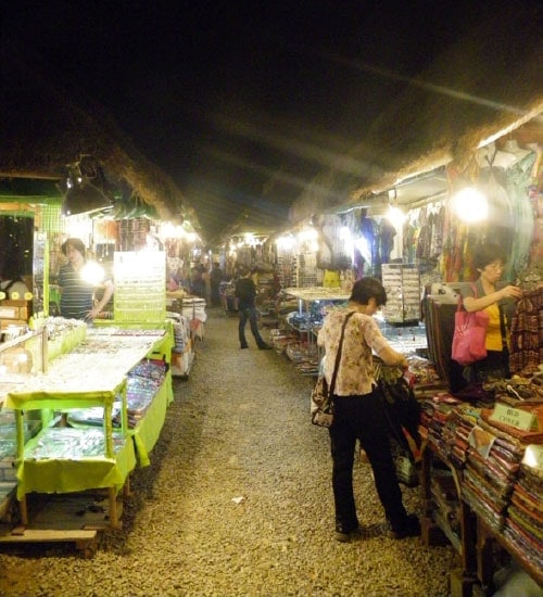 Dónde realizar compras en Camboya: Seda, recipientes de plata para areca, estatuas, esculturas