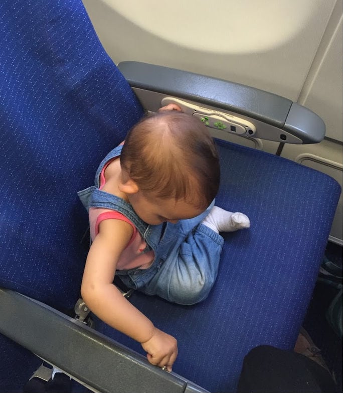 Volando con niños en un avión